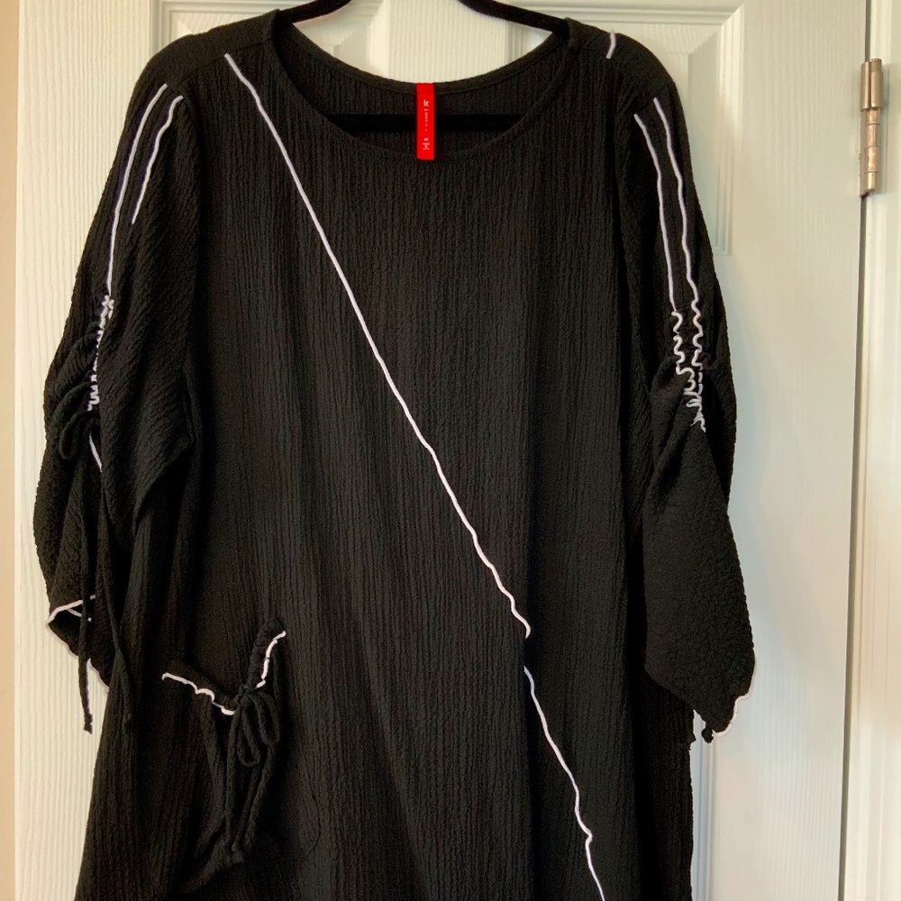 IC Collection Women’s Black & White Tunic Worn Once 2X